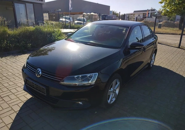 Volkswagen Jetta cena 27900 przebieg: 110800, rok produkcji 2011 z Sanok małe 121